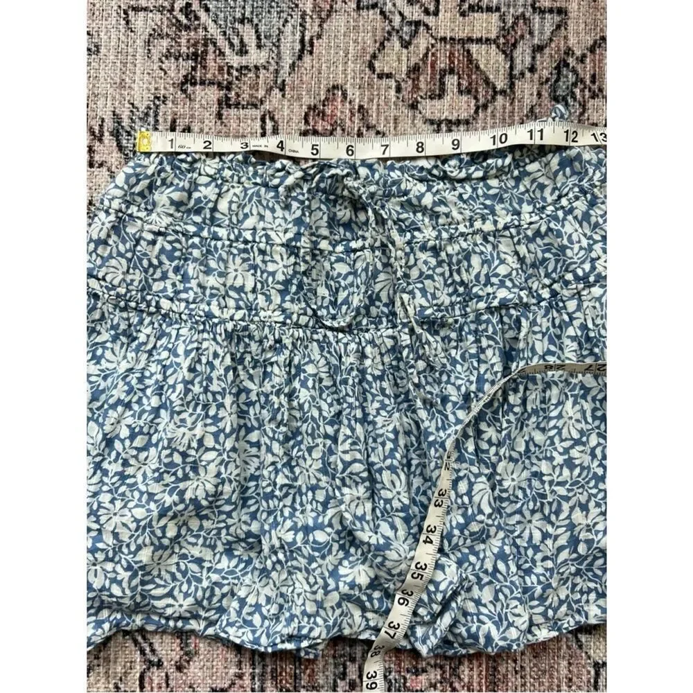 American Eagle Outfitters Blue and White Floral Tiered Skirt Size Small Smocked